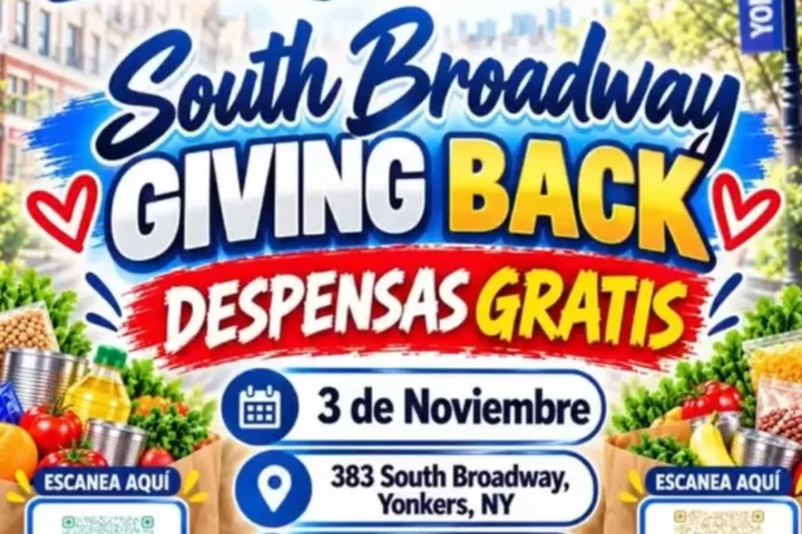 El Azteca Deli free grocery bags, South Broadway Giving Back