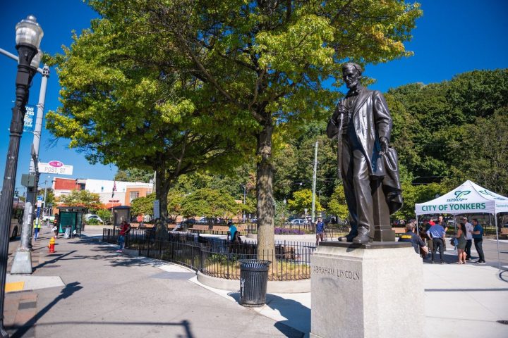 Abraham Lincoln statue and neighbors at Lincoln Memorial Park, South Broadway